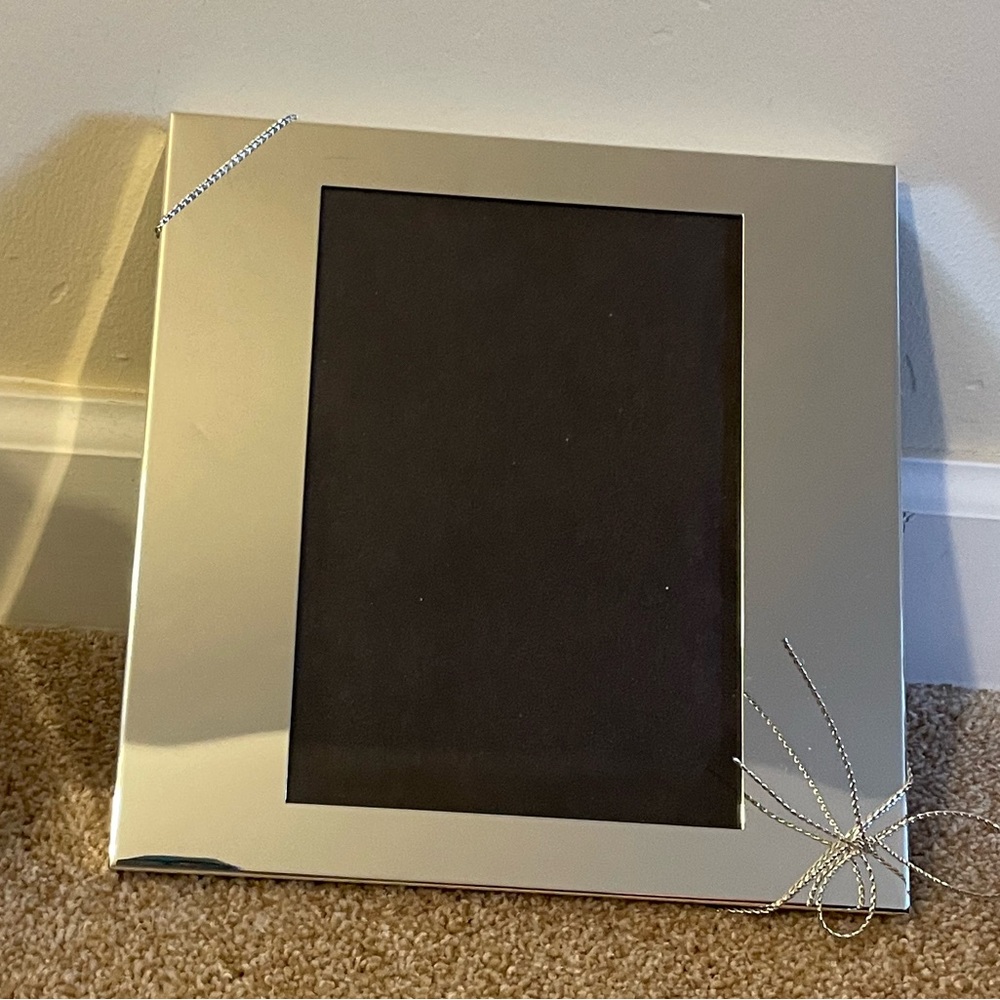 NEW In Box!  Vera Wang 5x7 photo frame
